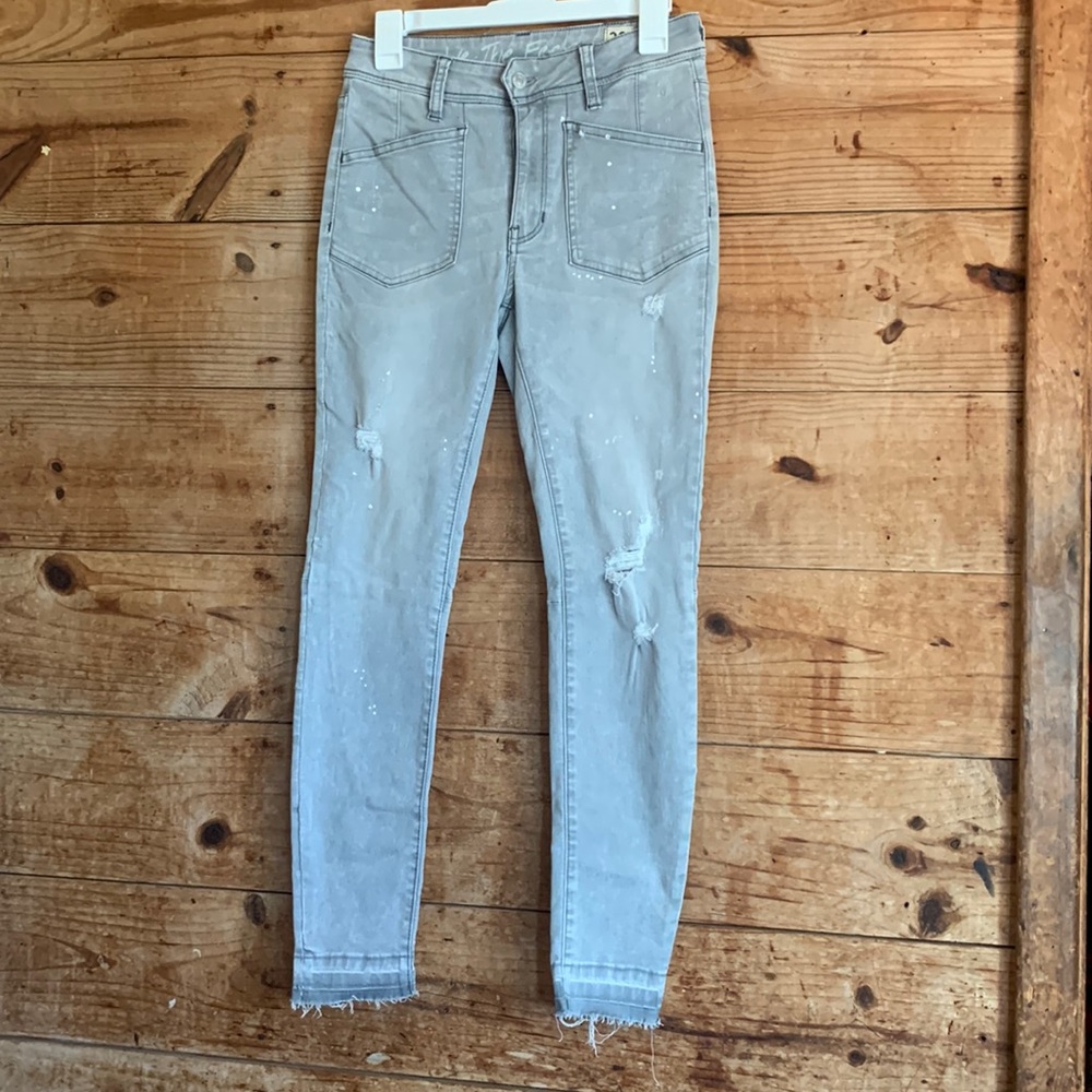 We The Free Gray Distressed Paint Splatter Skinny Jeans